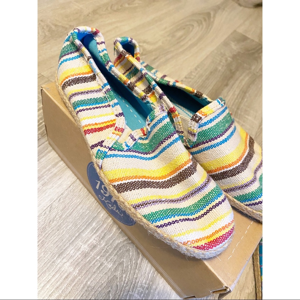✨2/$25✨ Ladies colourful keds